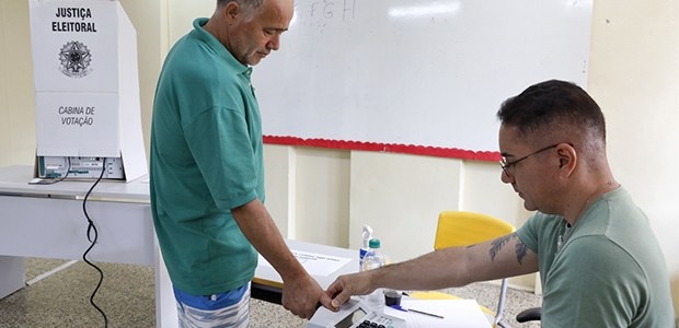 Título de eleitor regular é essencial para exercício do voto e candidatura